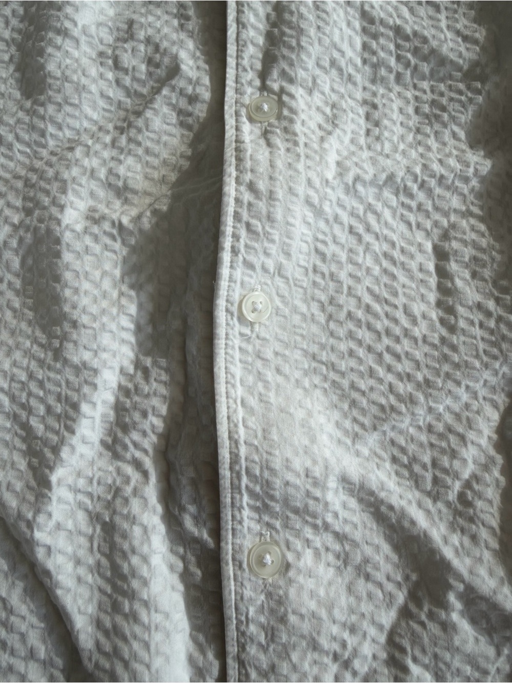 Club Monaco White Seersucker Short Sleeve Button-Down Shirt - Picture 5 of 7